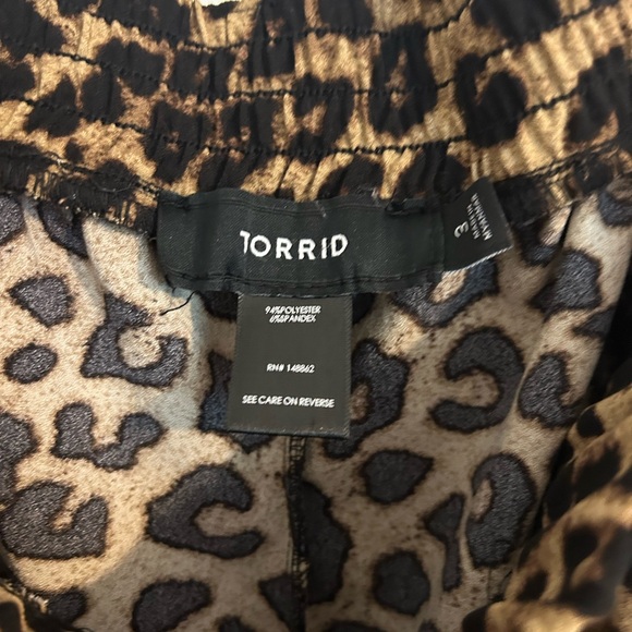 Torrid Leopard Crepe Self Tie Wide Leg Pant Stretchy Size 3 - Picture 6 of 10